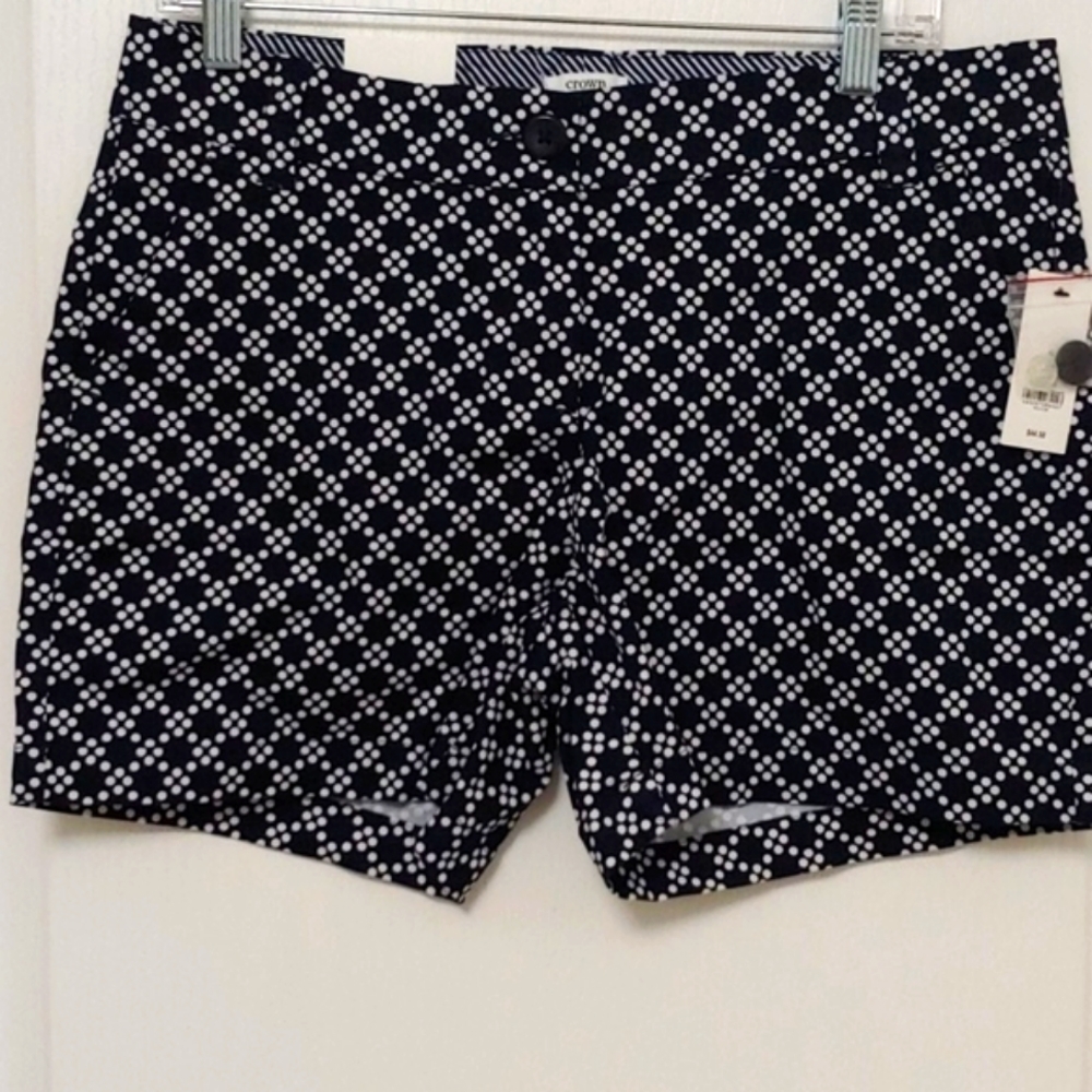 Crown & Ivy Navy/White Flat Front Polka Dot Chino Shorts. Size 6